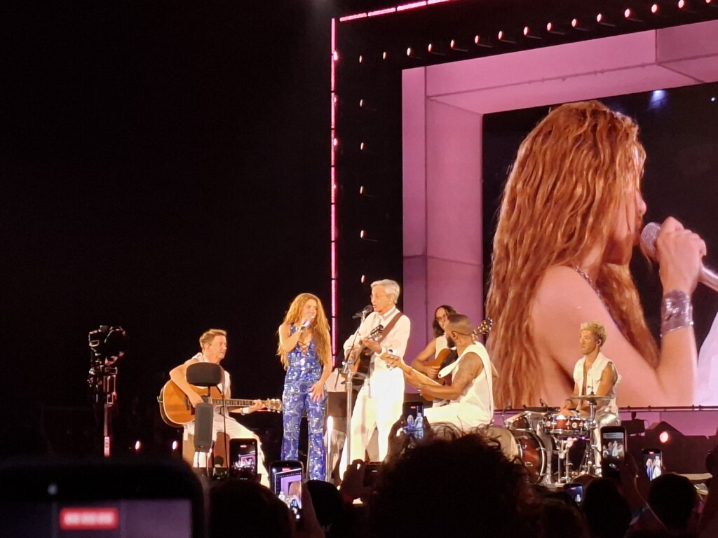 Confira como foi o show da Shakira no espaço Santander