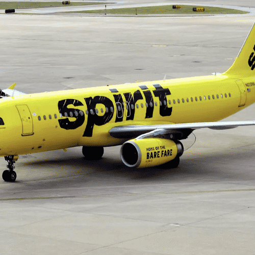 Spirit Airlines cancela todos os voos e falência da companhia avança nos EUA