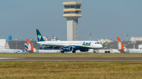 imagem avião azul Congonhas ganha operação especial com 260 voos extras para alta temporada de férias
