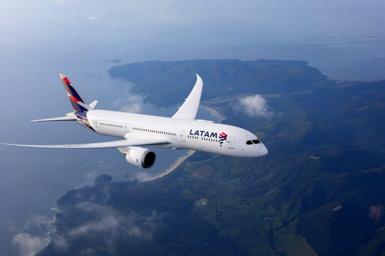 latam retoma voos entre fortaleza e miami com o boeing 787-9 dreamliner