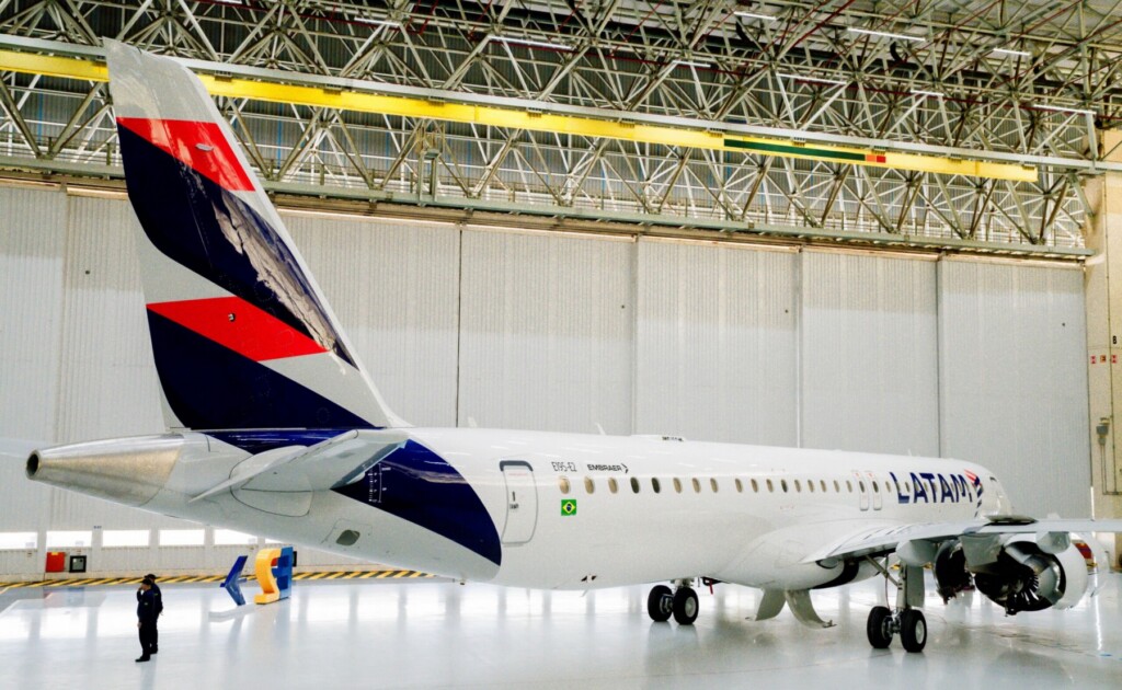 latam primeiro embraer