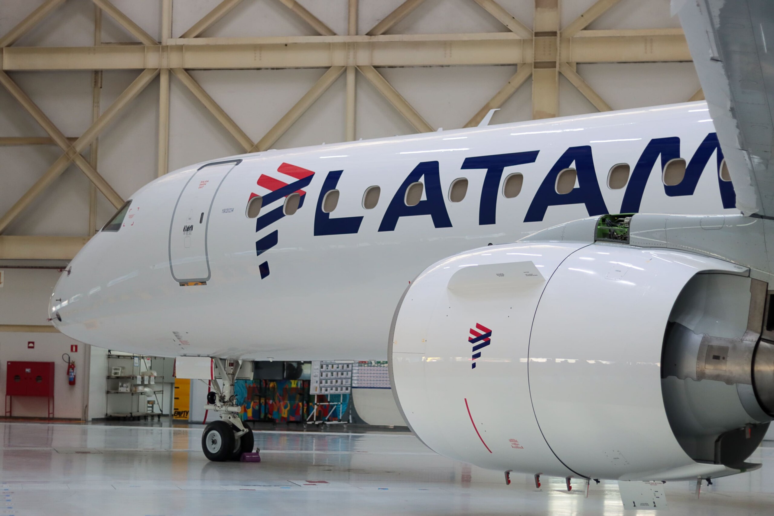 latam primeiro embraer