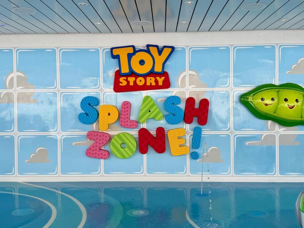 disney cruise line splash zone