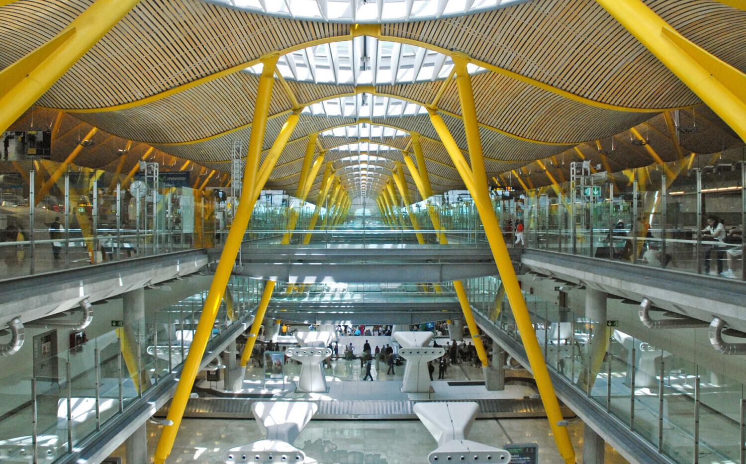 Barajas_Airport_(Madrid)_(4684560779) inspeção aeroporto de Madri-Barajas