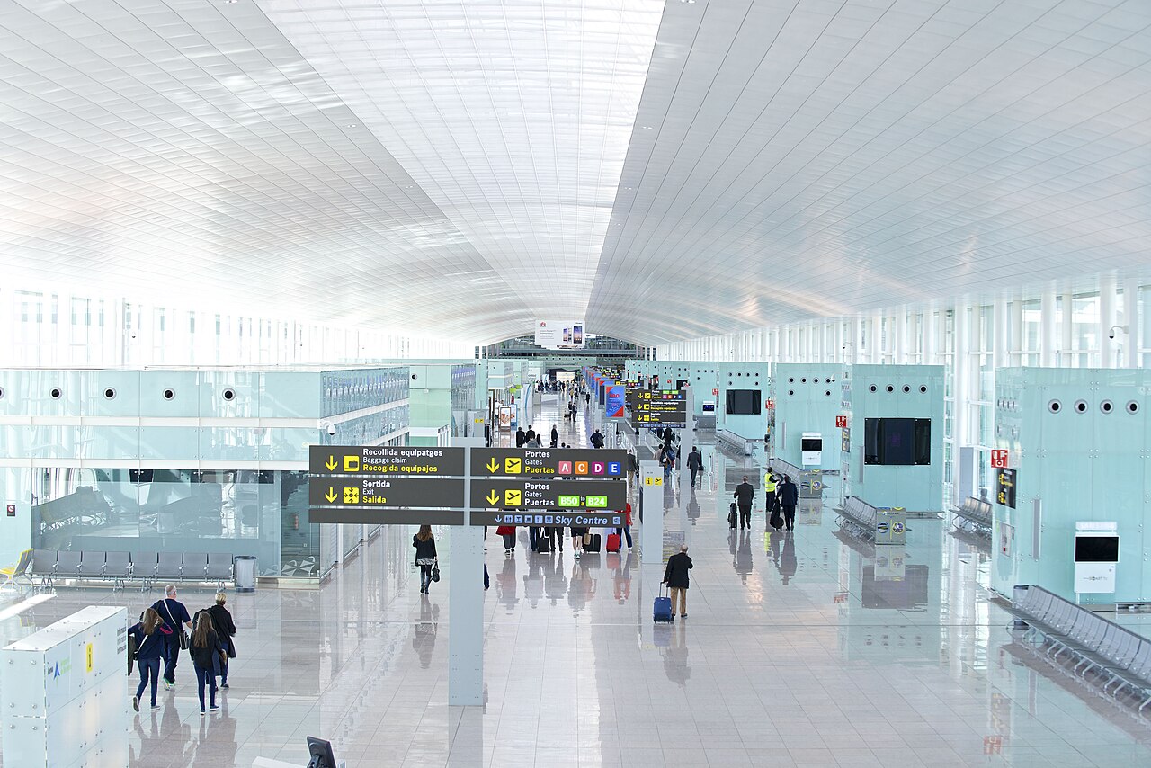 T1_del_Aeropuerto_de_Barcelona-El_Prat aeroproto de barcelona greve