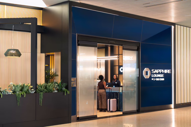 chase sapphire lounge phoenix priotiry pass